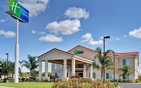 Holiday Inn Express Delano Hwy 99